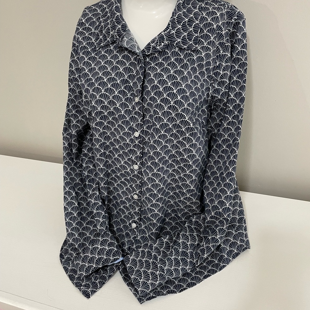 Crown & Ivy Shell pattern Ladies Shirt LG